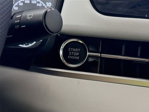 New 2026 Mitsubishi Outlander SE image 12