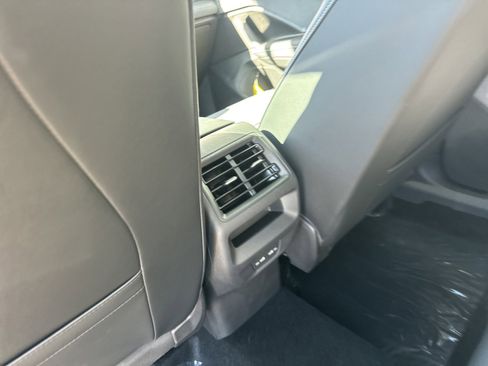 New 2026 Volkswagen Tiguan SE image 21