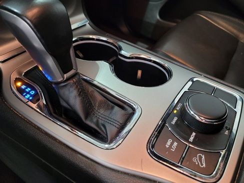 Used 2018 Jeep Grand Cherokee Limited image 36