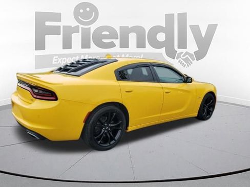 Used 2018 Dodge Charger R/T RWD image 5