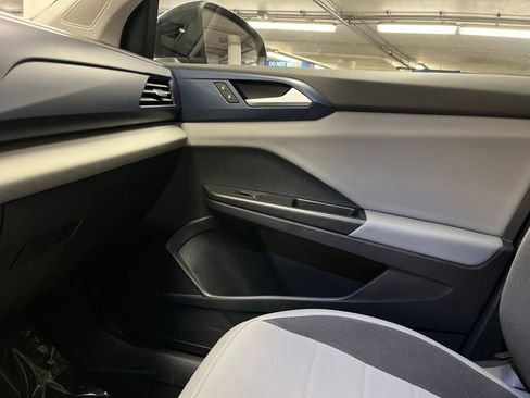 Certified 2022 Volkswagen Taos SE w/ Panoramic Sunroof Package image 30