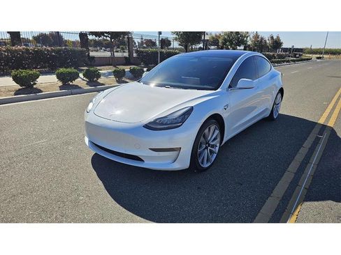 Used 2018 Tesla Model 3 Long Range image 3