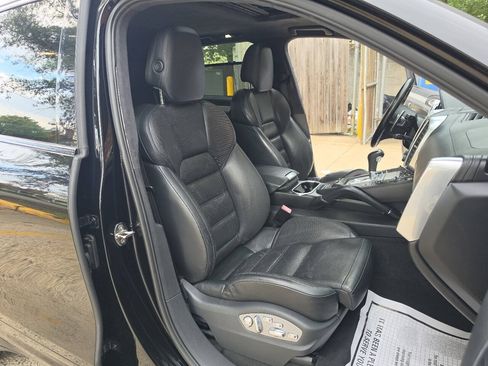 Used 2011 Porsche Cayenne Turbo AWD/4WD image 12