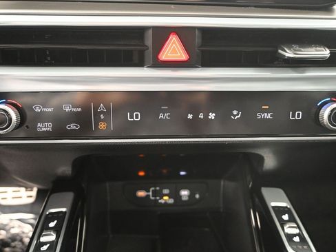 Certified 2025 Kia Sorento SX image 21