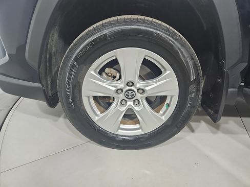 Used 2021 Toyota RAV4 XLE w/ Convenience Package image 26