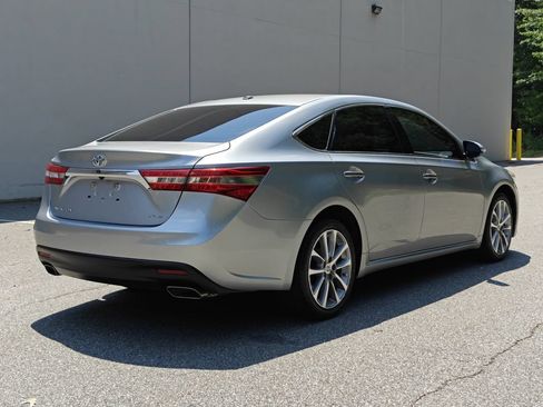 Used 2015 Toyota Avalon XLE Touring FWD image 5