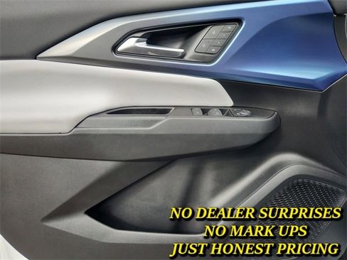 Used 2025 Chevrolet Equinox EV LT w/ Convenience Package II image 22