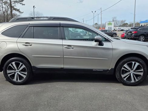 Used 2018 Subaru Outback 2.5i Limited image 4
