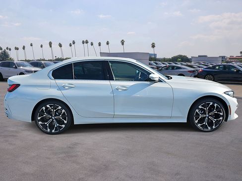 New 2026 BMW 330i xDrive Sedan w/ Convenience Package AWD/4WD image 4