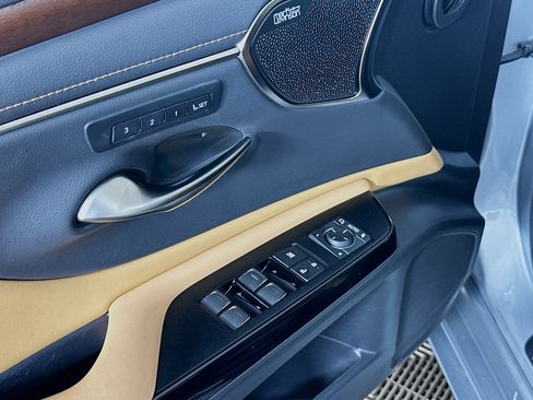 Used 2024 Lexus ES 300h Ultra Luxury w/ Accessory Package (Z1) FWD image 15