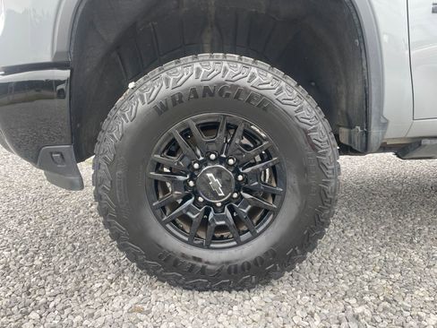 Used 2024 Chevrolet Silverado 2500 ZR2 w/ Technology Package AWD/4WD image 7
