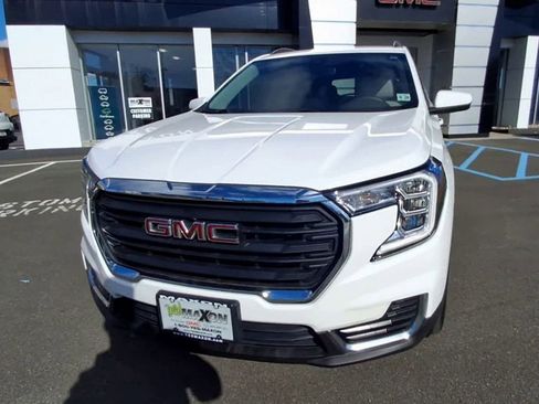 Certified 2023 GMC Terrain SLE w/ Driver Convenience Package image 7