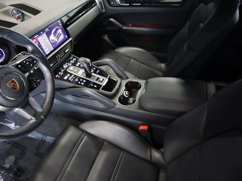 Certified 2023 Porsche Cayenne Platinum Edition AWD/4WD image 21