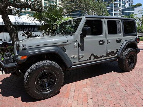 Used 2018 Jeep Wrangler Unlimited Sport AWD/4WD image 16