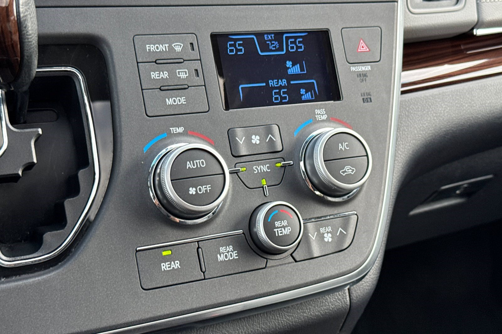 Used 2015 Toyota Sienna Limited Premium AWD/4WD image 29