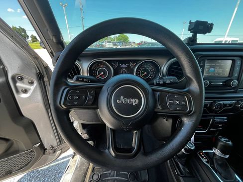 Used 2019 Jeep Wrangler Sport AWD/4WD image 16