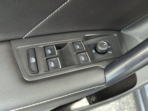 Used 2023 Volkswagen Tiguan SE R-Line FWD image 30