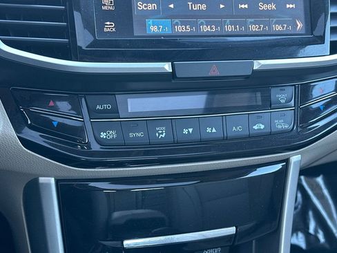 Used 2016 Honda Accord Touring image 20