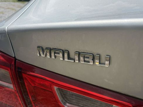 Used 2018 Chevrolet Malibu LS FWD image 12