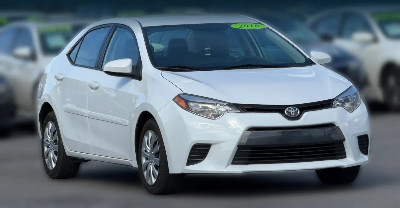 Used 2016 Toyota Corolla LE w/ Body Protection Package #1 FWD image 1
