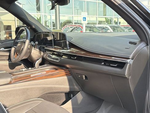 Used 2023 Cadillac Escalade ESV Premium Luxury w/ LPO, Floor Liner Package AWD/4WD image 21