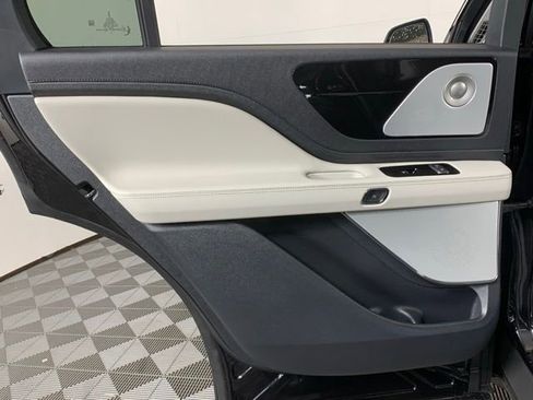 Certified 2025 Lincoln Aviator Reserve w/ Equipment Group 201A image 36
