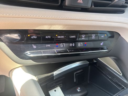 Used 2021 Buick Envision Essence w/ Technology Package I AWD/4WD image 27