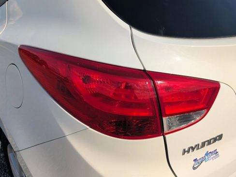 Used 2011 Hyundai Tucson GLS w/ Navigation Pkg 2 image 10