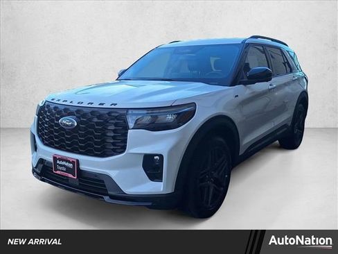 Used 2025 Ford Explorer ST-Line w/ ST-Line Street Pack image 1