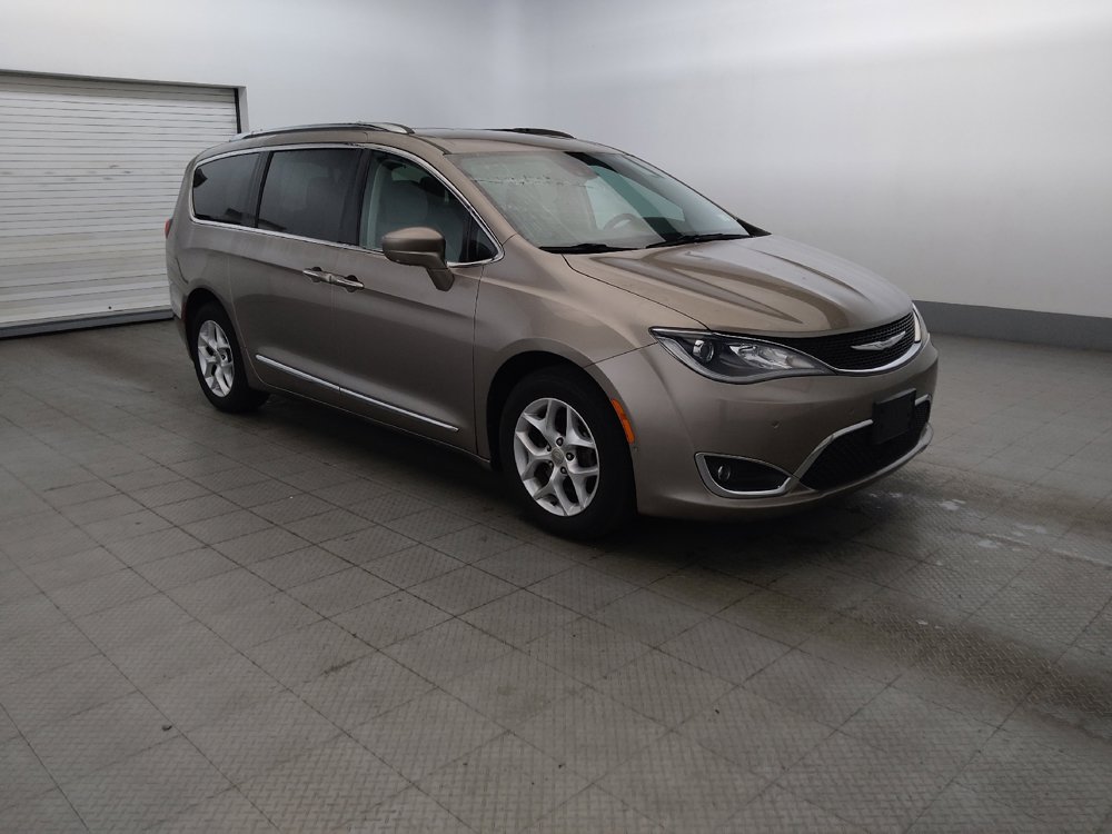 Used 2017 Chrysler Pacifica Touring-L Plus w/ Advanced Safetytec Group FWD image 11