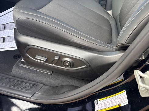 Used 2024 Jeep Grand Cherokee Laredo X image 19