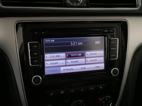 Used 2013 Volkswagen Passat 2.5 SE image 22