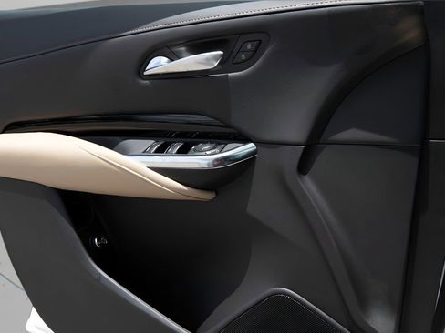 Used 2024 Cadillac XT4 Luxury w/ Cold Weather Package image 18