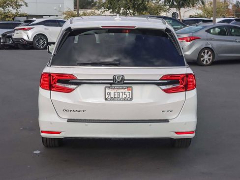 Used 2024 Honda Odyssey Elite image 3