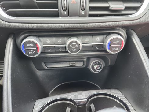 Used 2022 Alfa Romeo Giulia Veloce image 36