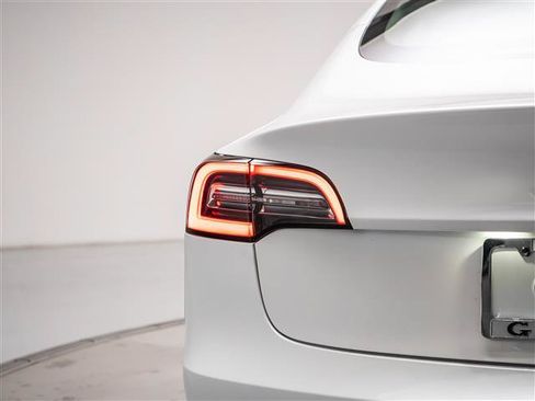 Used 2023 Tesla Model 3 Standard Range RWD image 29