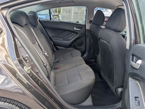 Used 2018 Kia Forte LX image 12