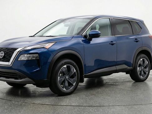 Used 2025 Nissan Rogue SV image 3