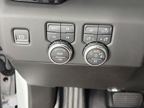 Used 2024 GMC Sierra 1500 AT4 w/ AT4 Premium Package AWD/4WD image 35