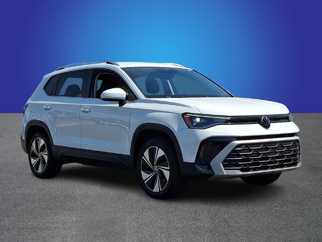 Used 2025 Volkswagen Taos SE AWD/4WD image 3