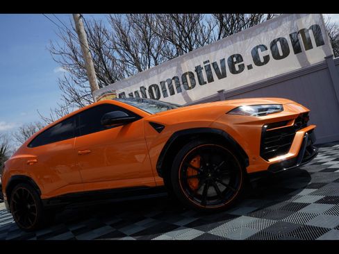 Used 2022 Lamborghini Urus image 2