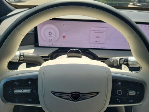 Certified 2025 Genesis GV80 3.5T Prestige AWD/4WD image 23