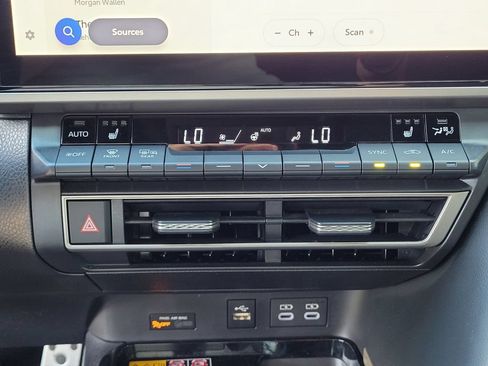 Used 2025 Toyota Camry XSE FWD image 13