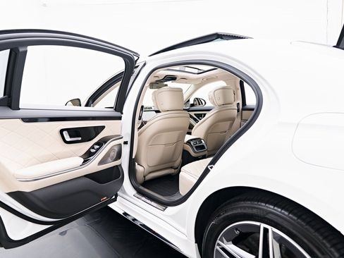 Used 2024 Mercedes-Benz S 580e 4MATIC Sedan image 33