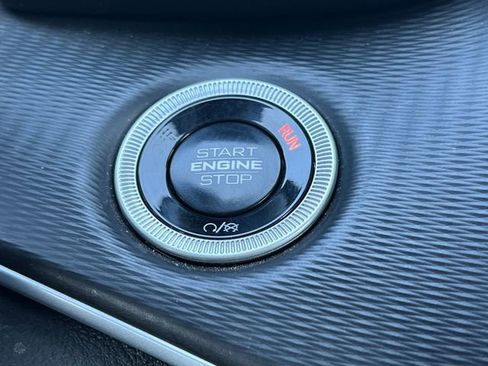 Used 2025 Jeep Grand Cherokee Altitude image 30