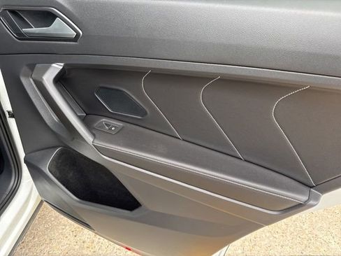 Used 2022 Volkswagen Tiguan SE AWD/4WD image 18