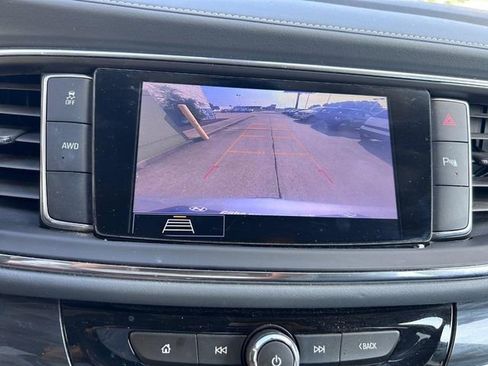 Used 2020 Buick Enclave Essence image 22