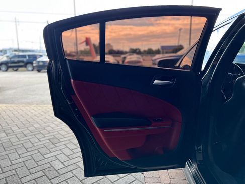 Used 2018 Dodge Charger R/T Scat Pack RWD image 41