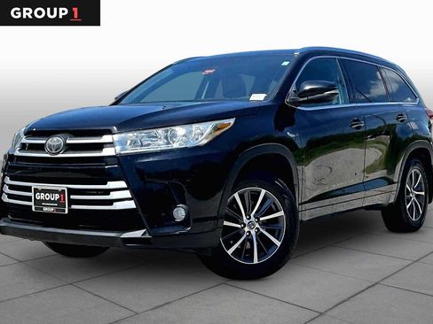 Used 2017 Toyota Highlander XLE AWD/4WD image 1