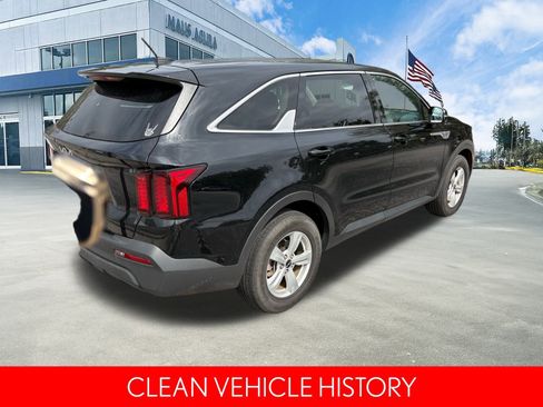 Used 2023 Kia Sorento LX image 4